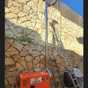 אגזוז נירוסטה לגנרטור צמוד לקיר אבנים