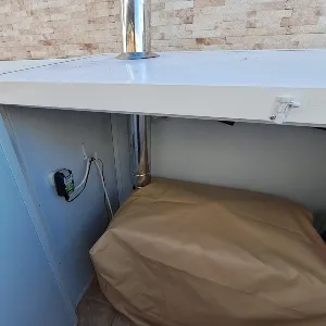 חיבור ארובת נירוסטה לגנרטור בתוך חדר שירות