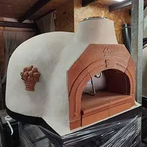 טאבון לחצר מחמר טבעי לאחר חיפוי