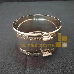 חבק בין ארובות לחיזוק חיבור צינורות