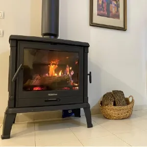 קמין עץ לבית לחימום חלל מגורים